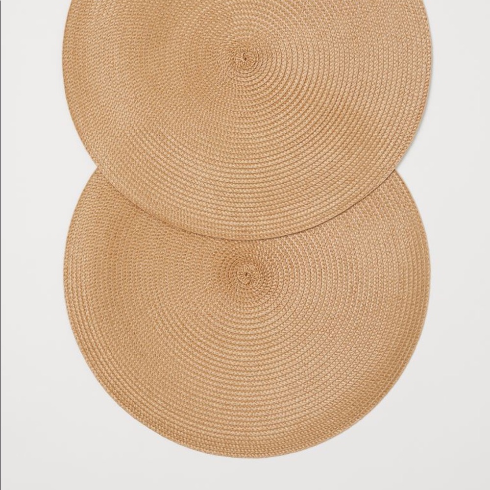 H&M set of 2 ROUND BEIGE TAN PLACEMENTS NEW